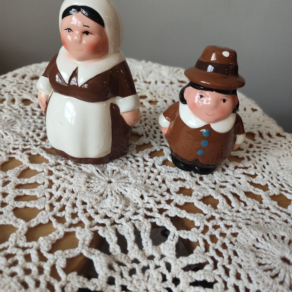 Publix Supermarket Vintage Salt and Pepper Shaker (chip on his hat)